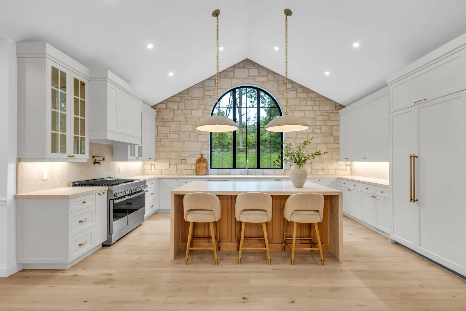 Dee Visuals real estate photography - bright modern kitchen with vaulted ceiling and arched window